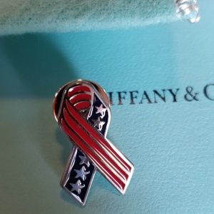 COPY - Tiffany & Co. Silver Ribbon Flag pin with …